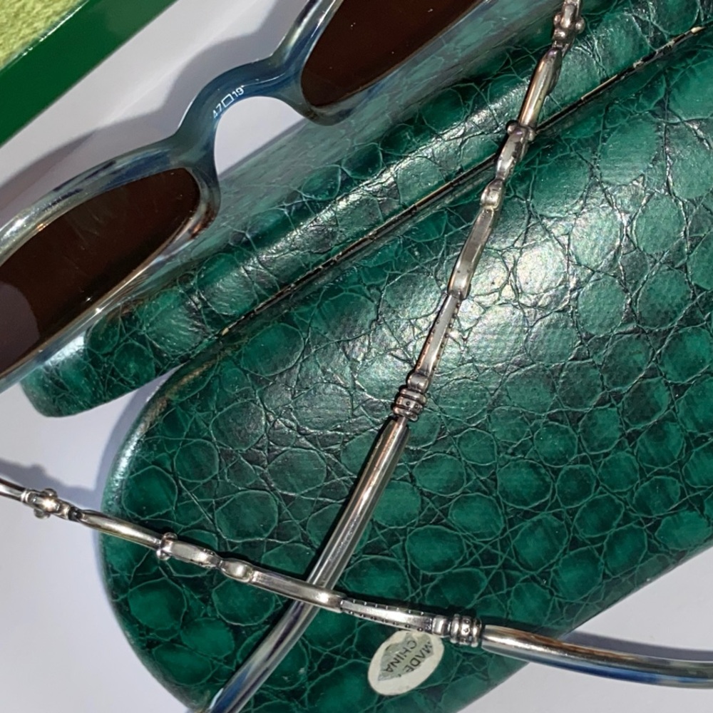 Chic Retro Oval Shaped 90’s Sunglasses w/Green Alligator Case, Very Minor Wear🎄 - Picture 13 of 16